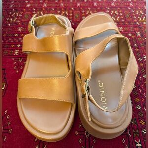EUC Vionic Madera Sandals size 9.5 in Tan